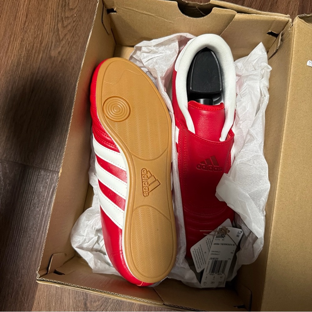 adidas Originals Taekwondo Women's Shoes in Red and White Sz 9.5 - Picture 3 of 4